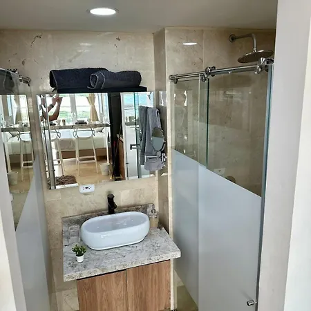 Apartamento - Sea View - Airport 5 Min *