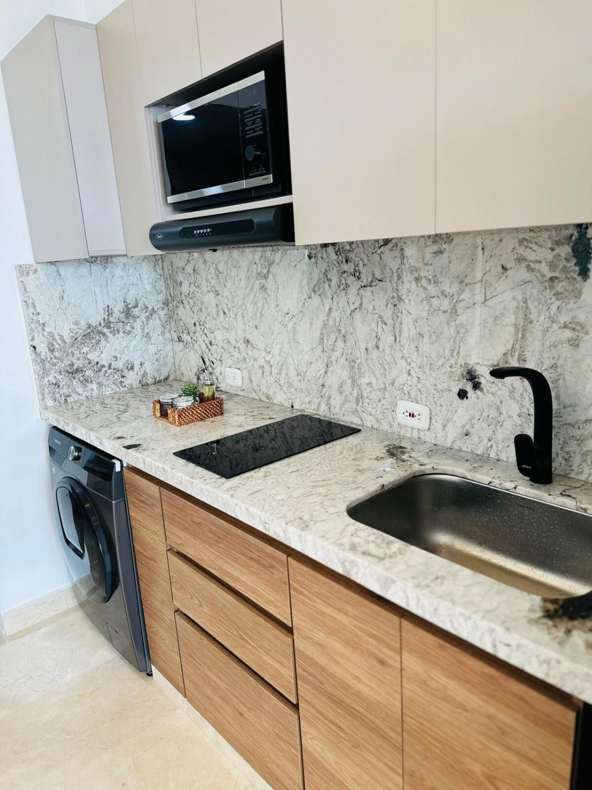 Apartamento - Sea View - Airport 5 Min *